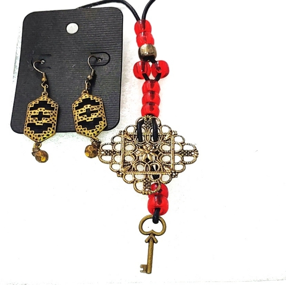 2472NE142 Handmade 2 Pc. Red & Gold Necklace Set - Picture 4 of 6